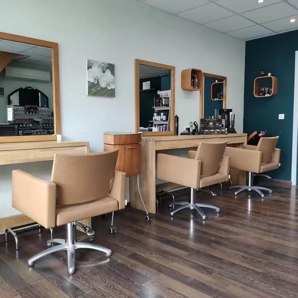 Les postes de coiffage du salon Hair de Détente à Pénestin